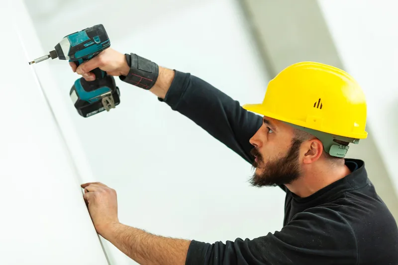 Serrurier professionnel en intervention — Services Dépannage, Garges-lès-Gonesse (95)