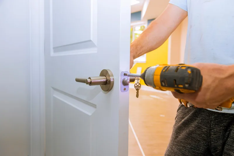 Serrurier professionnel en intervention — Services Dépannage, Garges-lès-Gonesse (95)